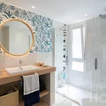 Holidays & Beachfront Neptuno Iii , Sea Views,and Garden,elviria Apartman