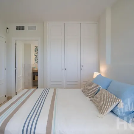 Holidays & Beachfront Neptuno Iii , Sea Views,and Garden,elviria Apartman