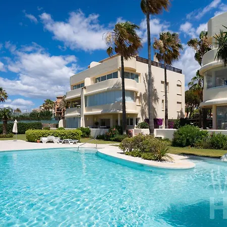 Beachfront Complex Neptuno Iii , Sea Views, Pool And Garden,elviria *