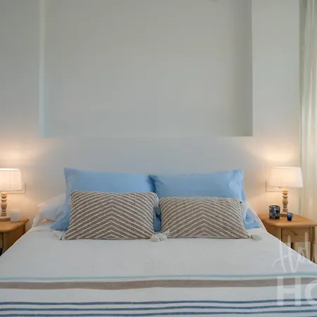 Beachfront Complex Neptuno Iii , Sea Views, Pool And Garden,elviria Apartment