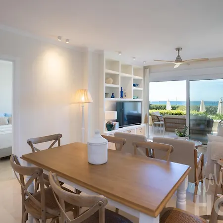 Beachfront Complex Neptuno Iii , Sea Views, Pool And Garden,elviria Apartment