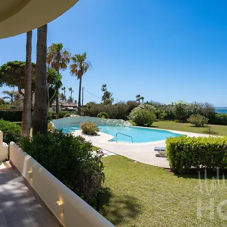 Beachfront Complex Neptuno Iii , Sea Views, Pool And Garden,elviria Apartment Marbella