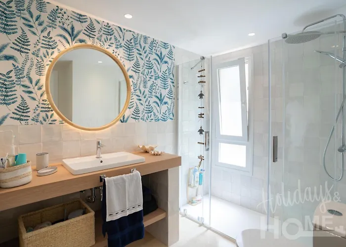 Beachfront Complex Neptuno Iii , Sea Views, Pool And Garden,elviria Daire