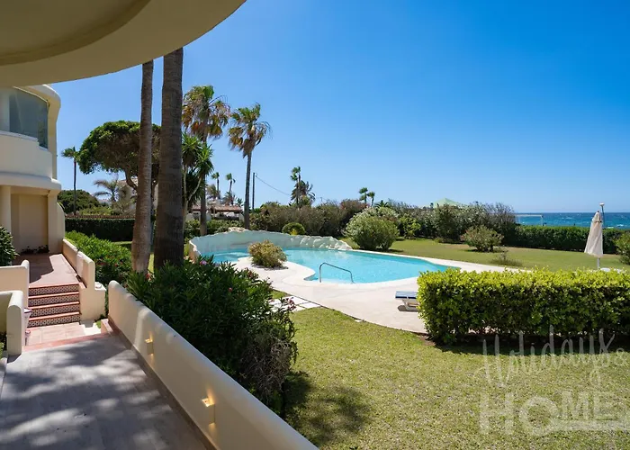 Beachfront Complex Neptuno Iii , Sea Views, Pool And Garden,elviria Daire Marbella