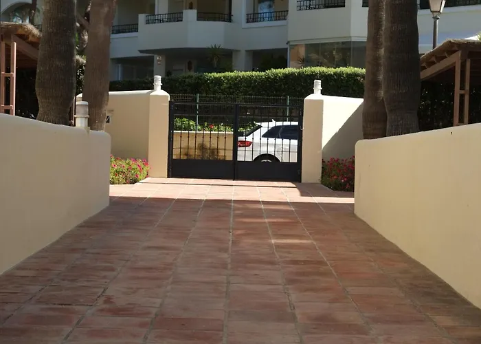 Beachfront Complex Neptuno Iii , Sea Views, Pool And Garden,elviria * Marbella
