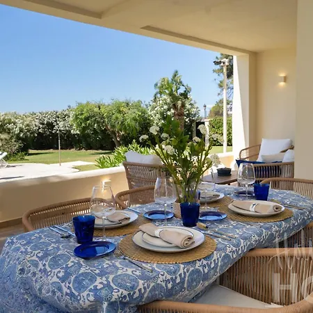 Beachfront Complex Neptuno Iii , Sea Views, Pool And Garden,elviria