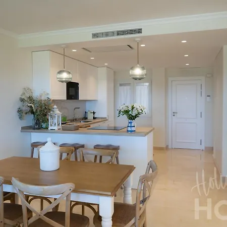 Beachfront Complex Neptuno Iii , Sea Views, Pool And Garden,elviria Apartment Marbella