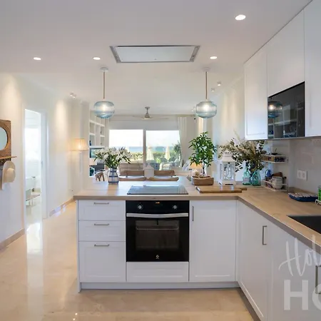 Holidays & Beachfront Neptuno Iii , Sea Views,and Garden,elviria 公寓 马尔韦利亚