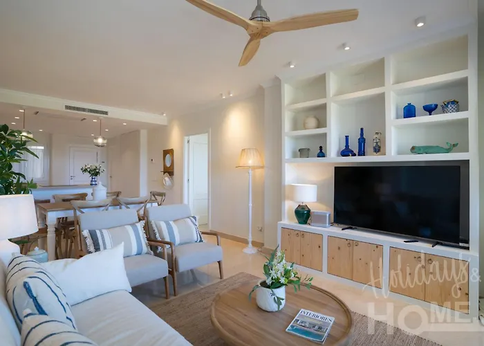 Beachfront Complex Neptuno Iii , Sea Views, Pool And Garden,elviria