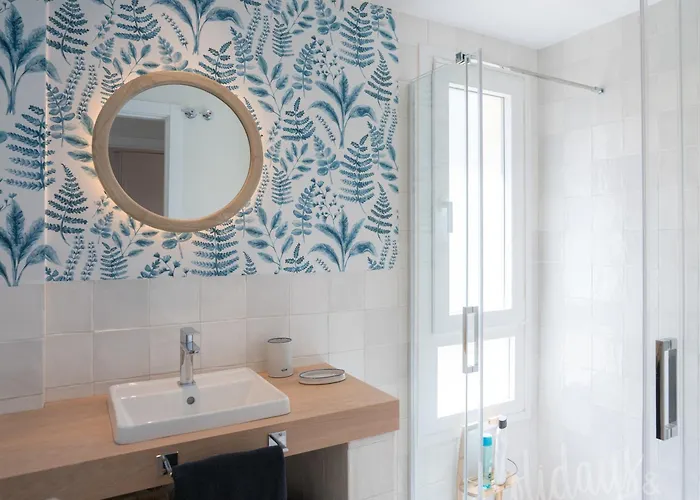 Beachfront Complex Neptuno Iii , Sea Views, Pool And Garden,elviria *