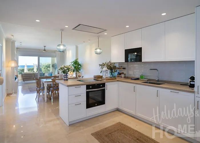 Beachfront Complex Neptuno Iii , Sea Views, Pool And Garden,elviria