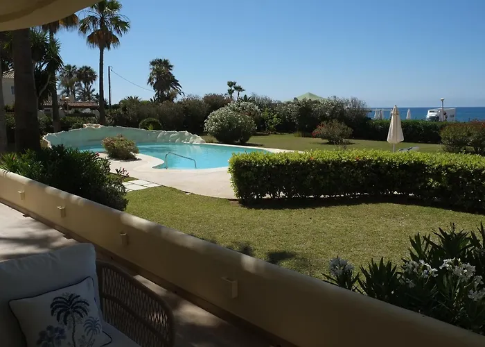 Apartament Beachfront Complex Neptuno Iii , Sea Views, Pool And Garden,elviria Marbella