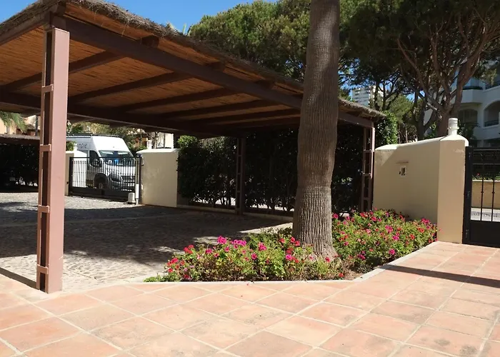 Beachfront Complex Neptuno Iii , Sea Views, Pool And Garden,elviria Marbella