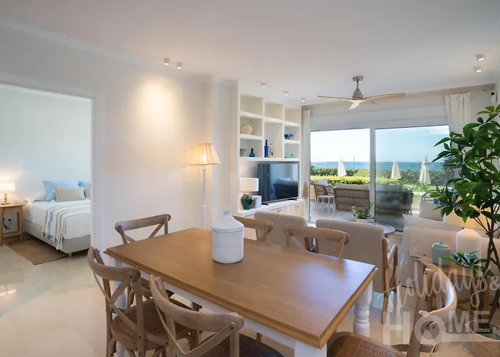 Beachfront Complex Neptuno Iii , Sea Views, Pool And Garden,elviria Apartmán