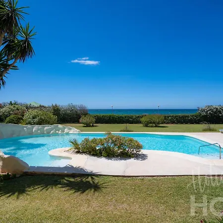 Апартаменты Holidays & Beachfront Neptuno Iii , Sea Views,and Garden,elviria *