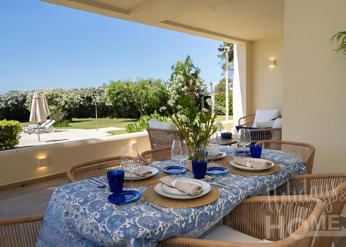 Beachfront Complex Neptuno Iii , Sea Views, Pool And Garden,elviria